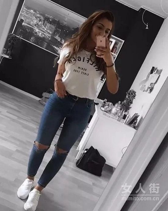 緊身牛仔褲盡顯女人韻味, 穿出凹造型！